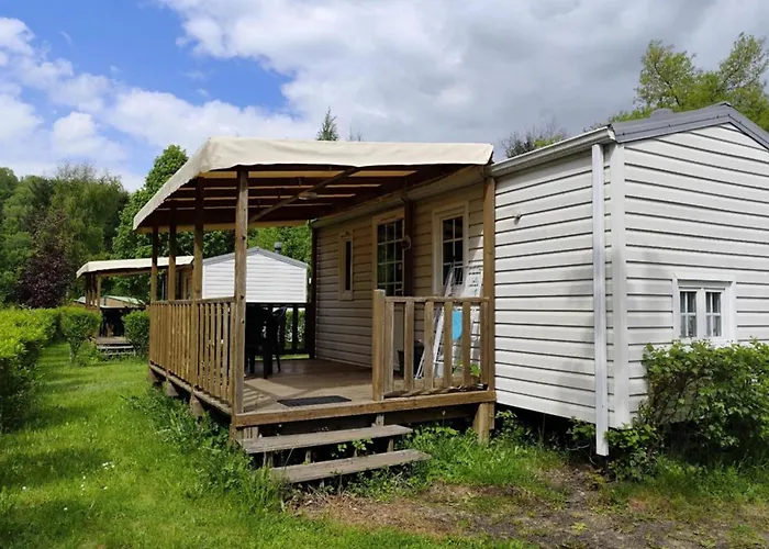 Mobil Avec Terrasse - 3 Pers. - Api-1-52-2036 * La Tour-d'Auvergne